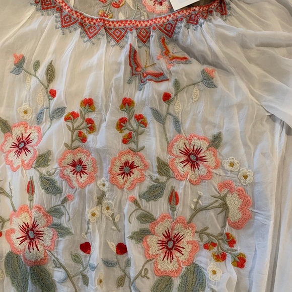 Johnny Was Off White, Coral, and Green Rayon Grace Floral Top. Size Small.  NWT - Picture 6 of 11